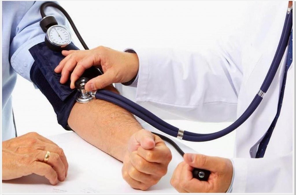 Exercícios físicos em portadores de hipertensão arterial